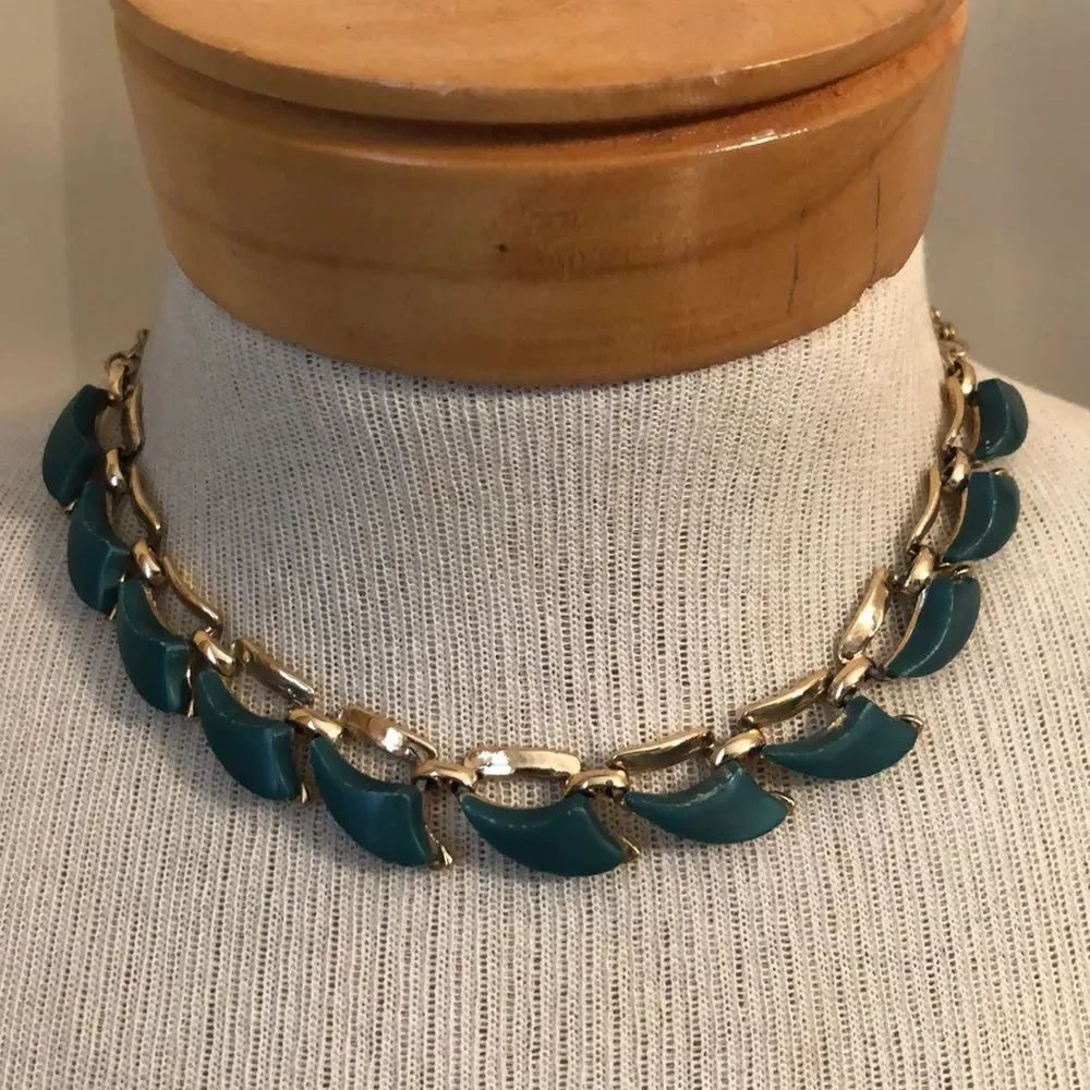 Vintage Mid Century Green Thermoset Plastic Necklace - Picture 13 of 16